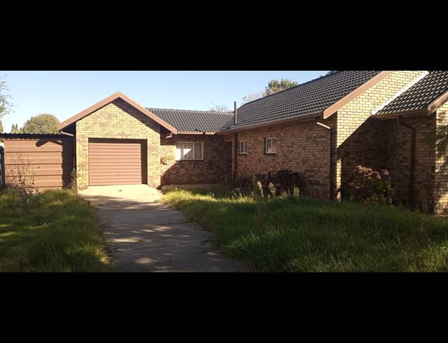 3 BEDROOM FREEHOLD FOR SALE IN CRYSTAL PARK
